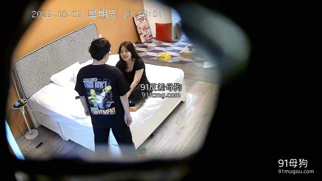 极品身材美女和男友开房 晚上一炮睡醒又一炮2V-2